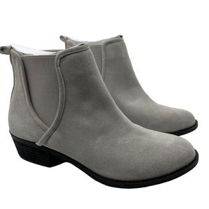 BEAUTIFUL leather boots. Isaac Mizrahi. Suede Ankle Boot Womens Size 9.5 Gray
